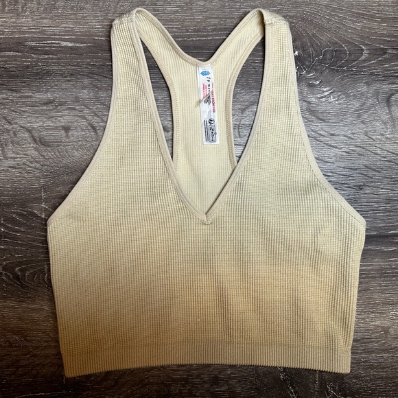 Free Throw Crop Tank Top - Picture 2 of 4